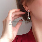 Load image into Gallery viewer, wear tahitian pearl earrings 
