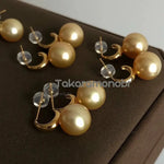 Load image into Gallery viewer, 18k yellow gold pearl earrings
