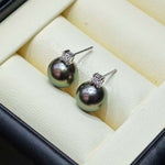 Load image into Gallery viewer, pineapple pearl earrings Tahiti
