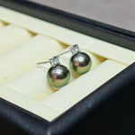 Load image into Gallery viewer, black pearl stud earrings
