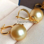 Load image into Gallery viewer, 18ct gold cultured pearl stud earrings
