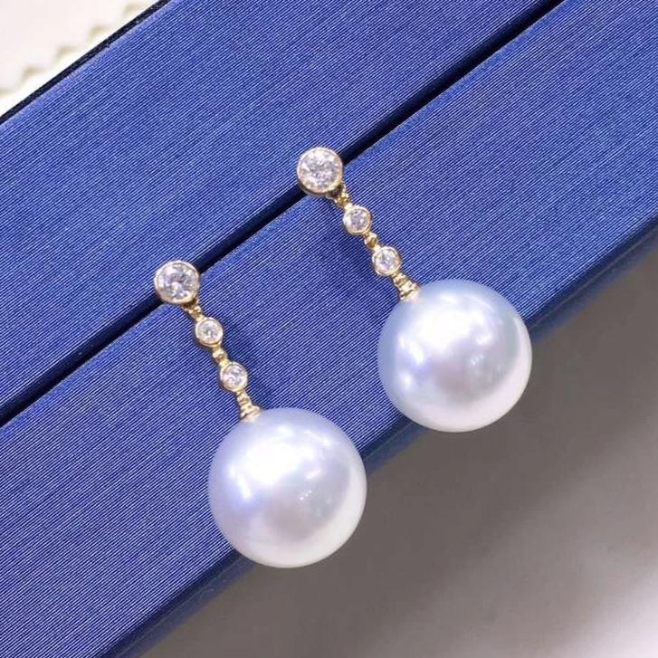 Simple Collection 9.0-10.0 mm White South Sea Pearl & Diamond Dangle Earrings in 18K Gold for Women - takaramonobr