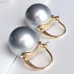 Load image into Gallery viewer, 18ct gold cultured pearl stud earrings
