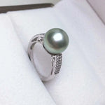 Load image into Gallery viewer, green and pearl ring
