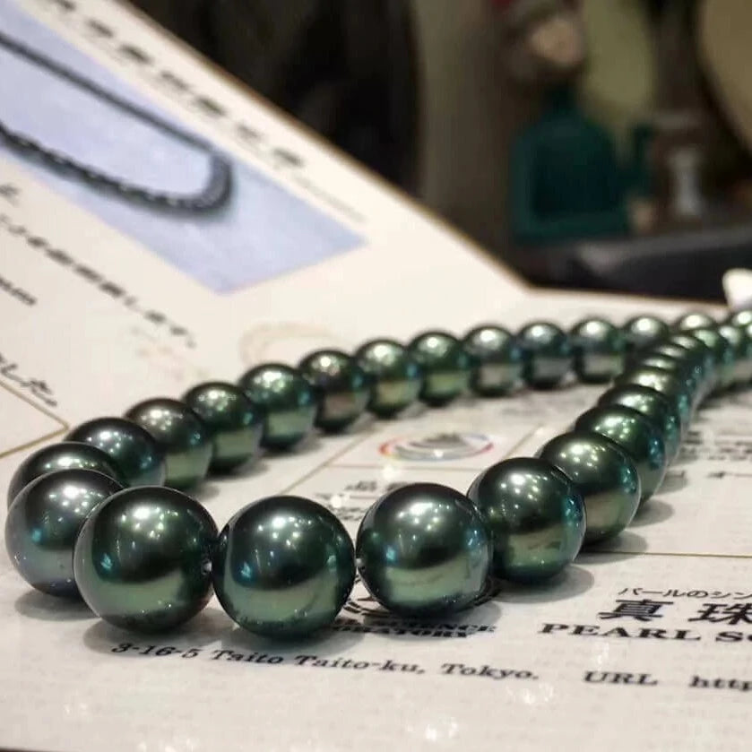 peacock green Tahitian pearl necklace