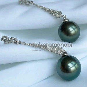 black green tahitian pearl with 18k gold earrings