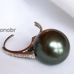 Load image into Gallery viewer, black green Tahitian pearl earrings
