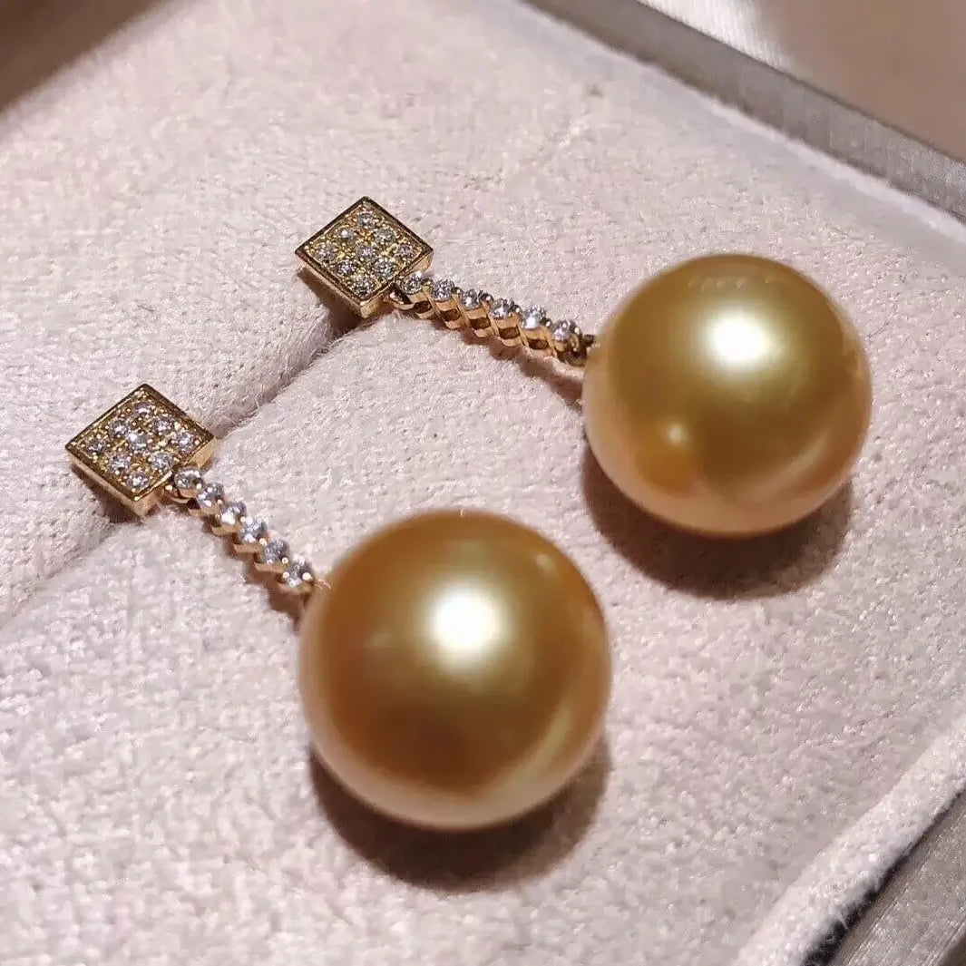 18ct gold cultured pearl stud earrings