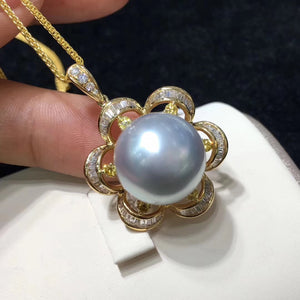 14.0-15.0 mm White South Sea Pearl | Australia White Pearl & Diamond Pendant Mounted on 18K Gold - takaramonobr