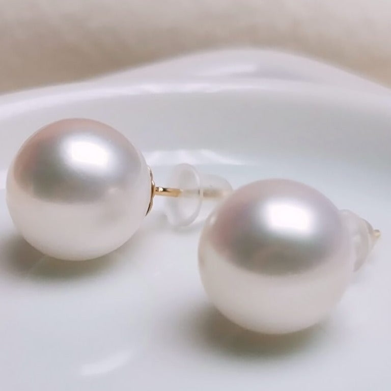 9.0-10.0 mm White Freshadama Freshwater Pearl Stud Earrings - takaramonobr