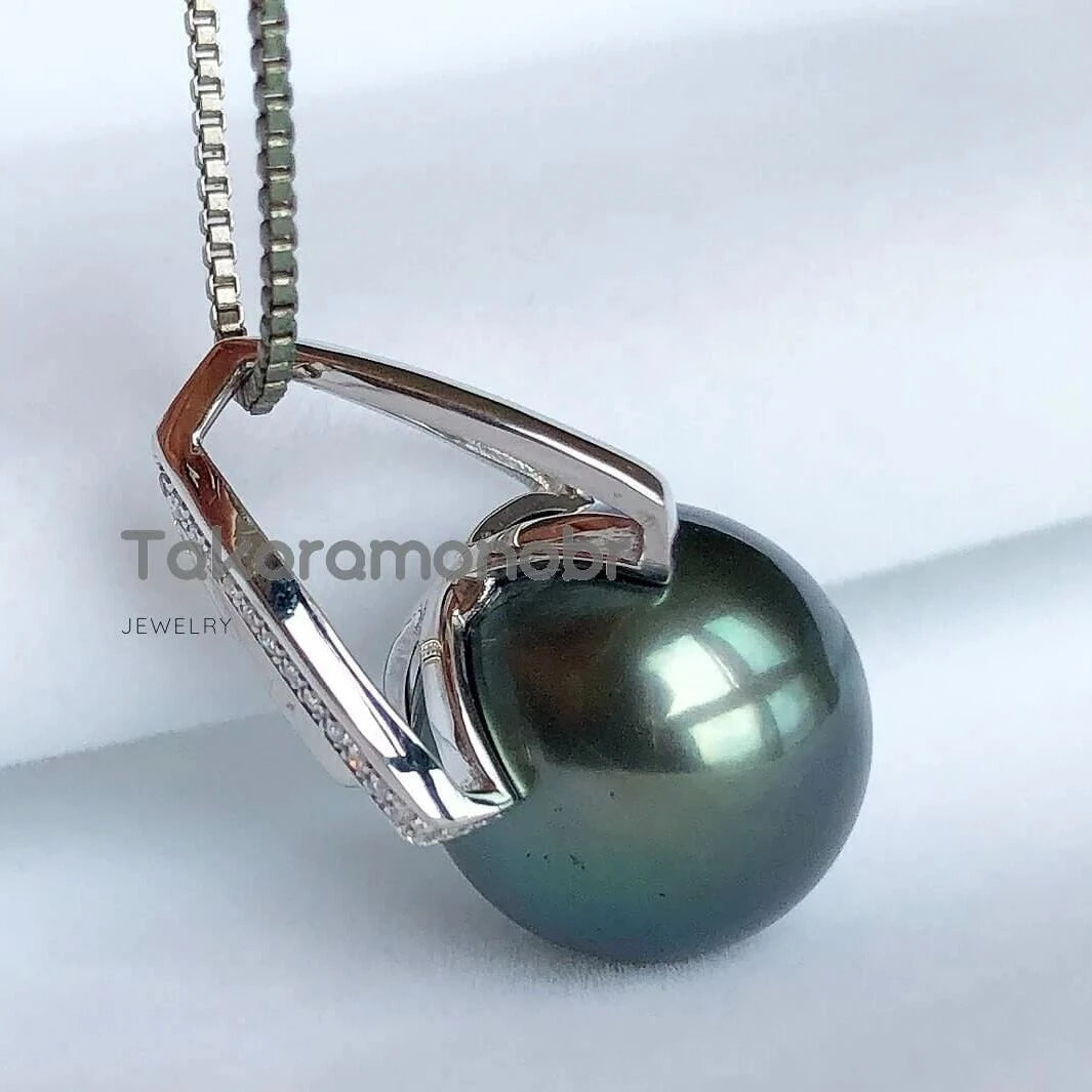 chunky pearl pendant