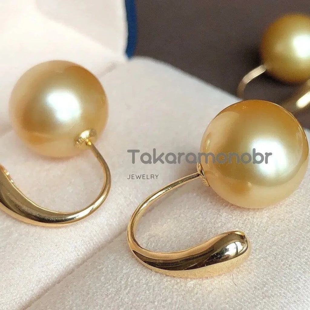 18 carat pearl earrings