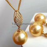 Load image into Gallery viewer, large pearl pendant
