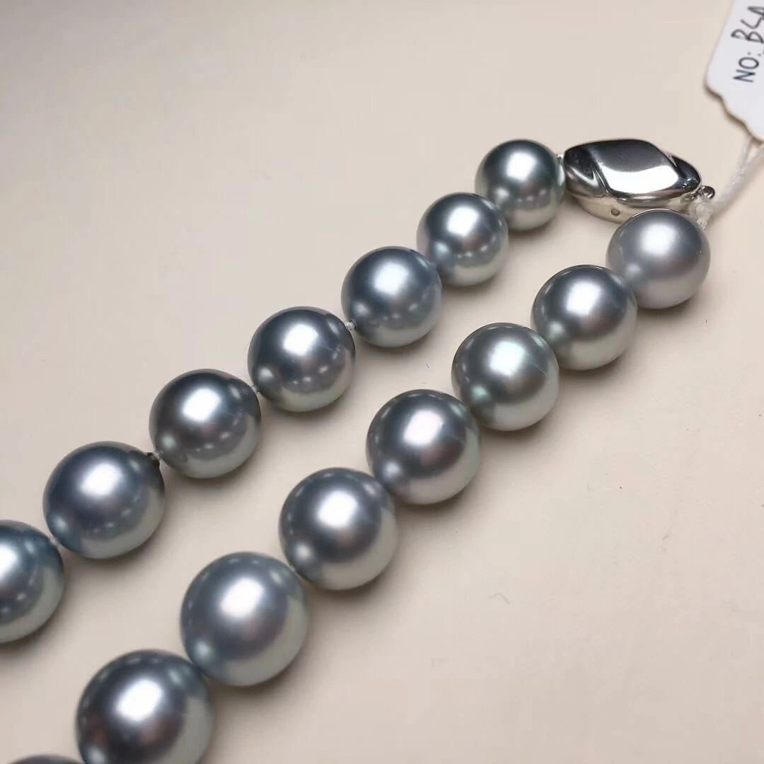 clean surface cultured pearl necklace