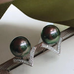 Load image into Gallery viewer, V Collection 10.0-11.0 mm Tahitian Black Green Pearl &amp; Diamond Stud Earrings - takaramonobr
