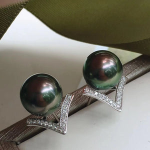 V Collection 10.0-11.0 mm Tahitian Black Green Pearl & Diamond Stud Earrings - takaramonobr