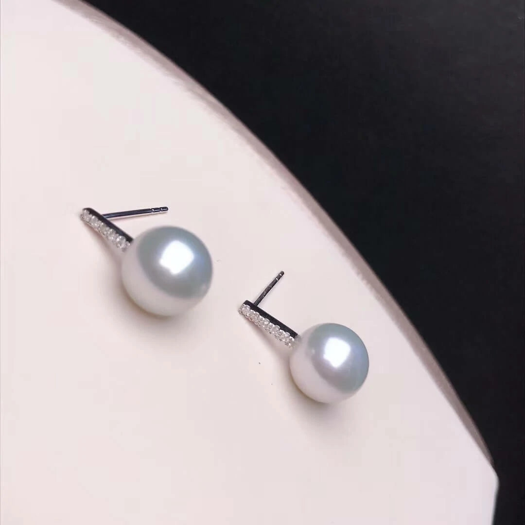 Enchantment mm Silver-Blue Akoya Pearl Earrings in 18K Gold with Diamonds