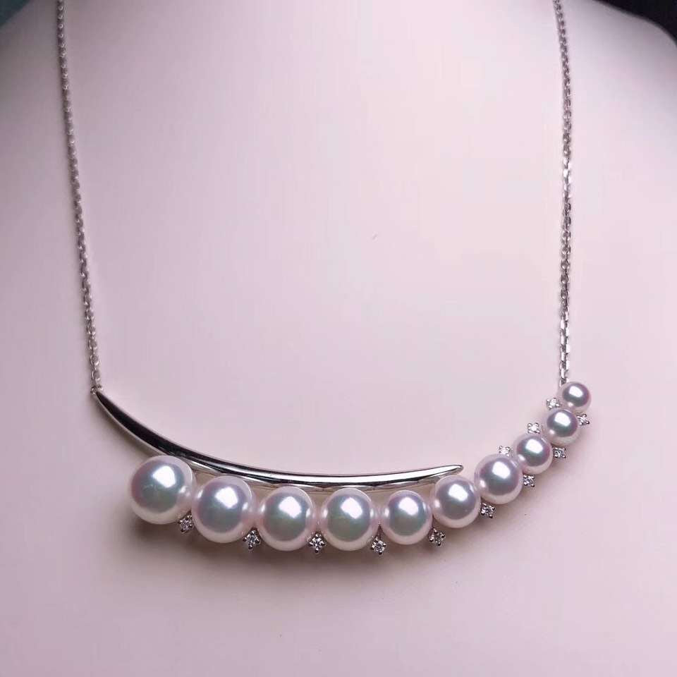 Crescent Moon Collection 4.0-8.5 mm Japanese White Akoya Pearl & Diamond Pendant - takaramonobr