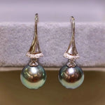 Load image into Gallery viewer, green tahitian pearl earrings
