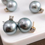 Load image into Gallery viewer, blue pearl stud earrings with 18k gold
