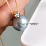Load image into Gallery viewer, blue pearl pendant in 18k gold
