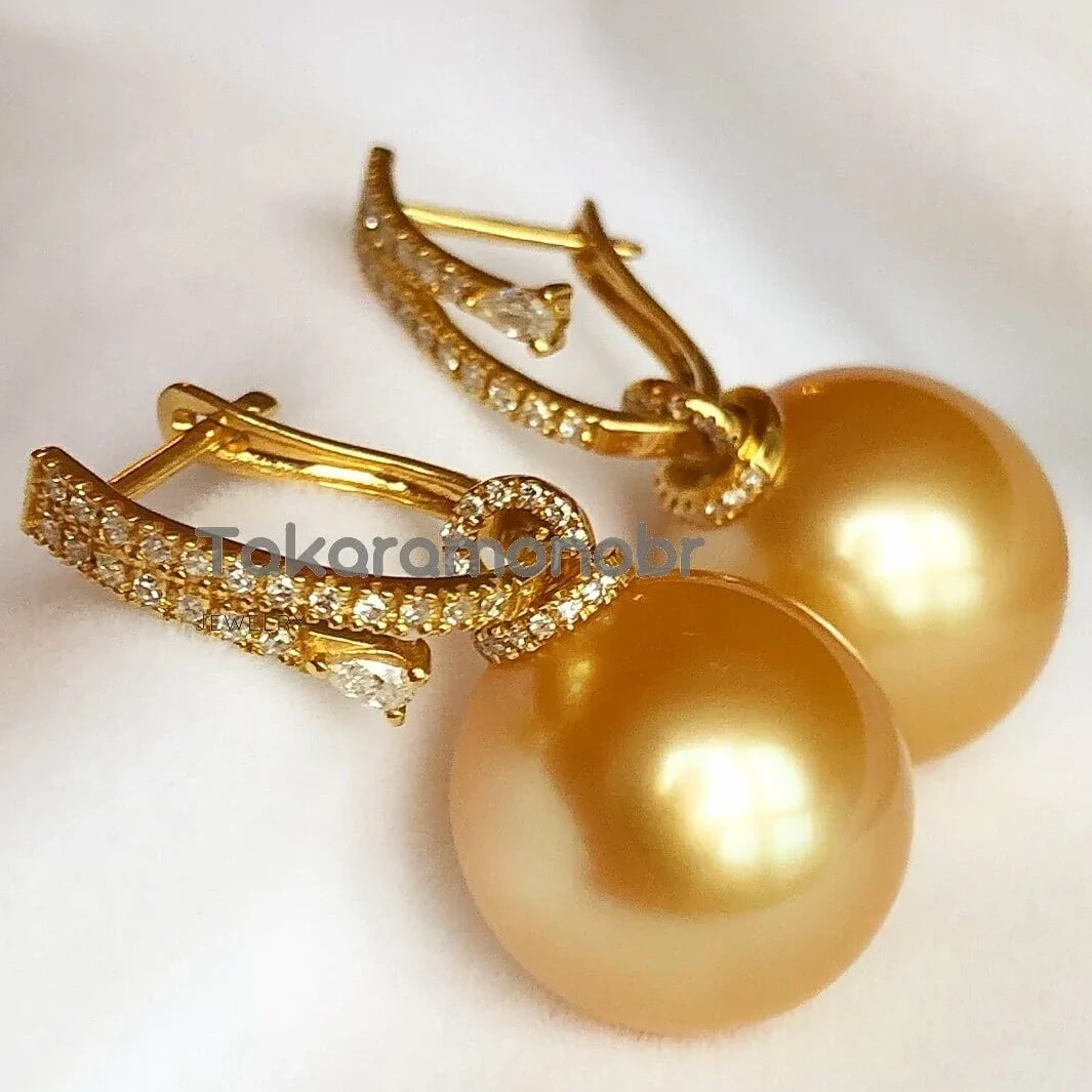 earring with pearl and diamond