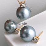 Load image into Gallery viewer, blue pearl pendant with diamond
