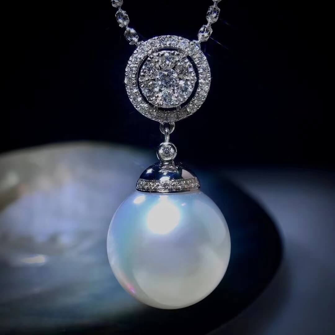 Infinity Love 15.0-16.0 mm White South Sea Pearl & Diamond Pendant in 18-Karat Gold - takaramonobr