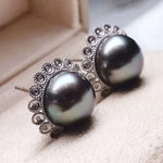 Load image into Gallery viewer, black pearl earrings
