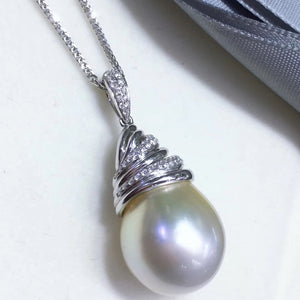15.0-16.0 mm White South Sea Pearl | Australia White Pearl & Diamond Pendant Mounted on 18K Gold - takaramonobr