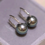 Load image into Gallery viewer, dangle tahitian pearl earrings
