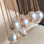 Load image into Gallery viewer, White Akoya Pearl Pendant With Solid 18-Karat Yellow Gold Chain - takaramonobr
