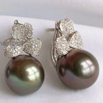 Load image into Gallery viewer, pearl earrings with thick gold and diamond
