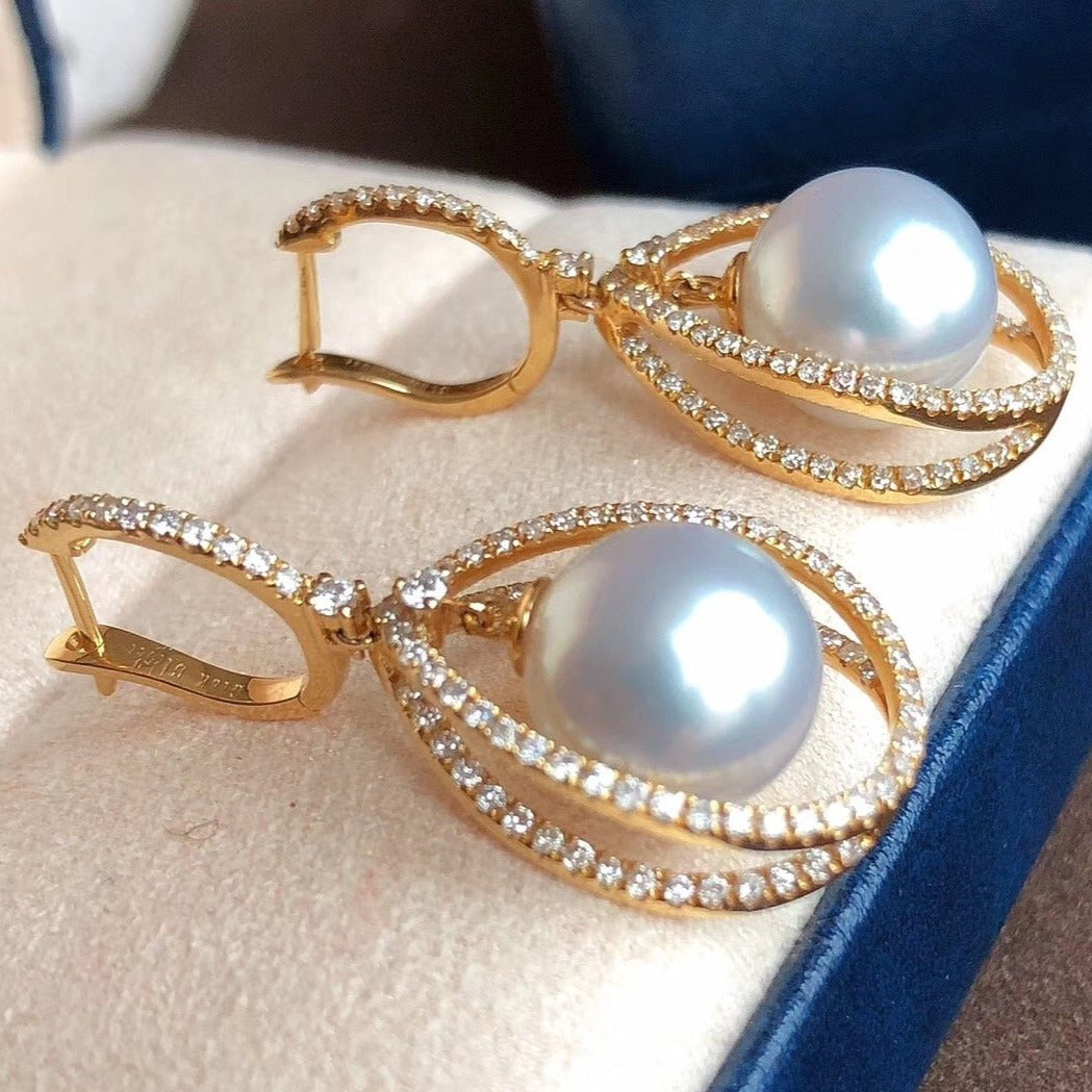 9.0-10.0 mm White South Sea Pearl & Diamond Dangle Earrings Mounted on 18K Gold for Woman - takaramonobr