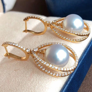 9.0-10.0 mm White South Sea Pearl & Diamond Dangle Earrings Mounted on 18K Gold for Woman - takaramonobr