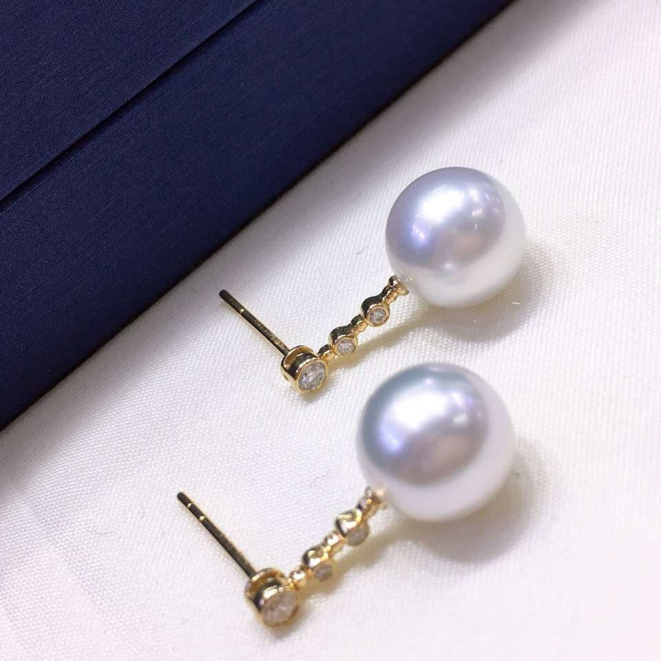 white south sea pearl class earrings