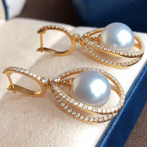 9.0-10.0 mm White South Sea Pearl & Diamond Dangle Earrings Mounted on 18K Gold for Woman - takaramonobr